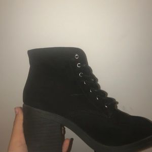 BLACK LACE UP BOOTS/ BOOTIES